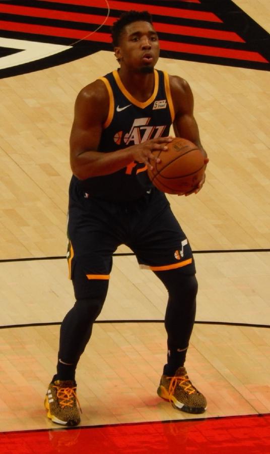 米切尔犹他爵士生涯回顾：泡泡赛57分传奇、戈贝尔恩怨与交易始末